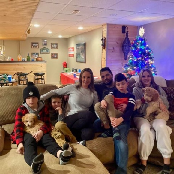 Meet your Posher, Jenn - Picture 1 of 1